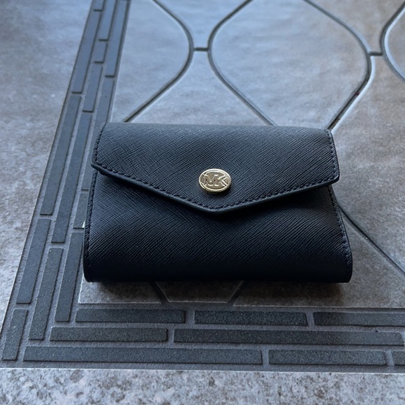 MICHAEL KORS JET SET TRAVEL MEDIUM FLAP BIFOLD WALLET BLACK - Picture 3 of 16